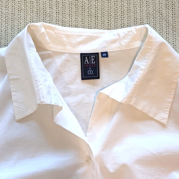 White A&E Sport fitted v-neck button down - Picture 3 of 8